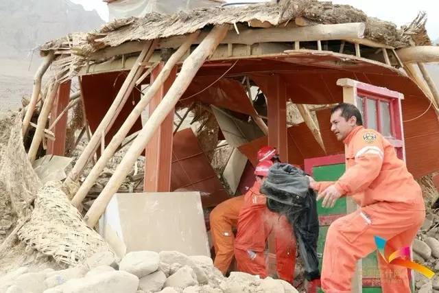 55级地震 喀什各界全力以赴抗震救灾冰球突破塔什库尔干塔吉克自治县发生(图3) 55级地震 喀什各界全力以赴抗震救灾冰球突破塔什库尔干塔吉克自治县发生(图3)